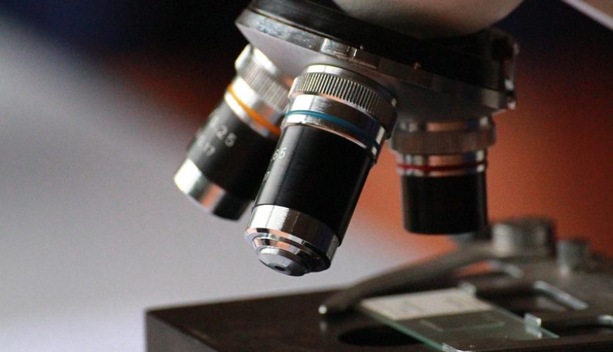 microscope, beautiful wallpaper, photomicroscope, ultramicroscope, science, scientific, object, white microscope, education, background, white, school, technology, work, symbol, table, medical, concept, macro, equipment, tool